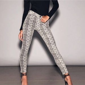 Blank NYC Grey Snakeskin Print Highwaisted Jeans “The Reade Crop”